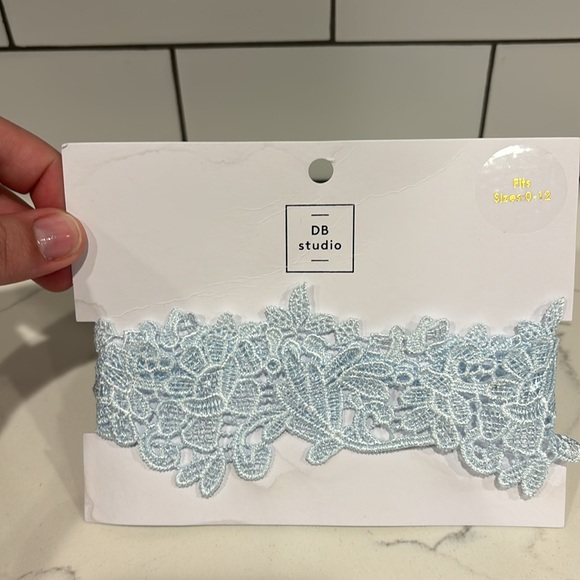 Wedding Set: Mrs Makeup Bag, Garter & Ring Box - Picture 6 of 12